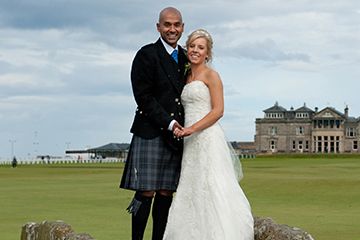 Alumni couple on Swilcan Bridge
