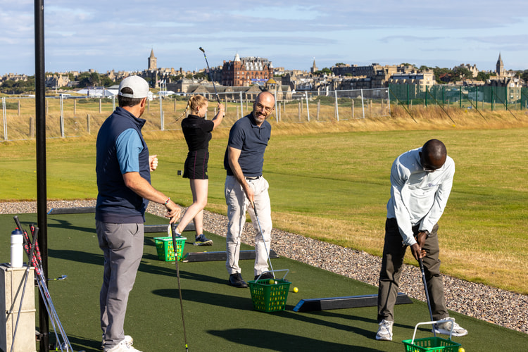 Photo of people playing golf at St Andrews