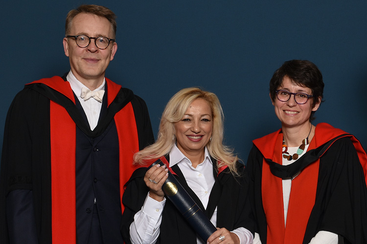 Liria de la Cruz Hern&aacute;ndez receives Honorary Master of Arts