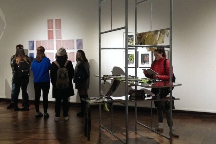 Students viewing Dundee gallery