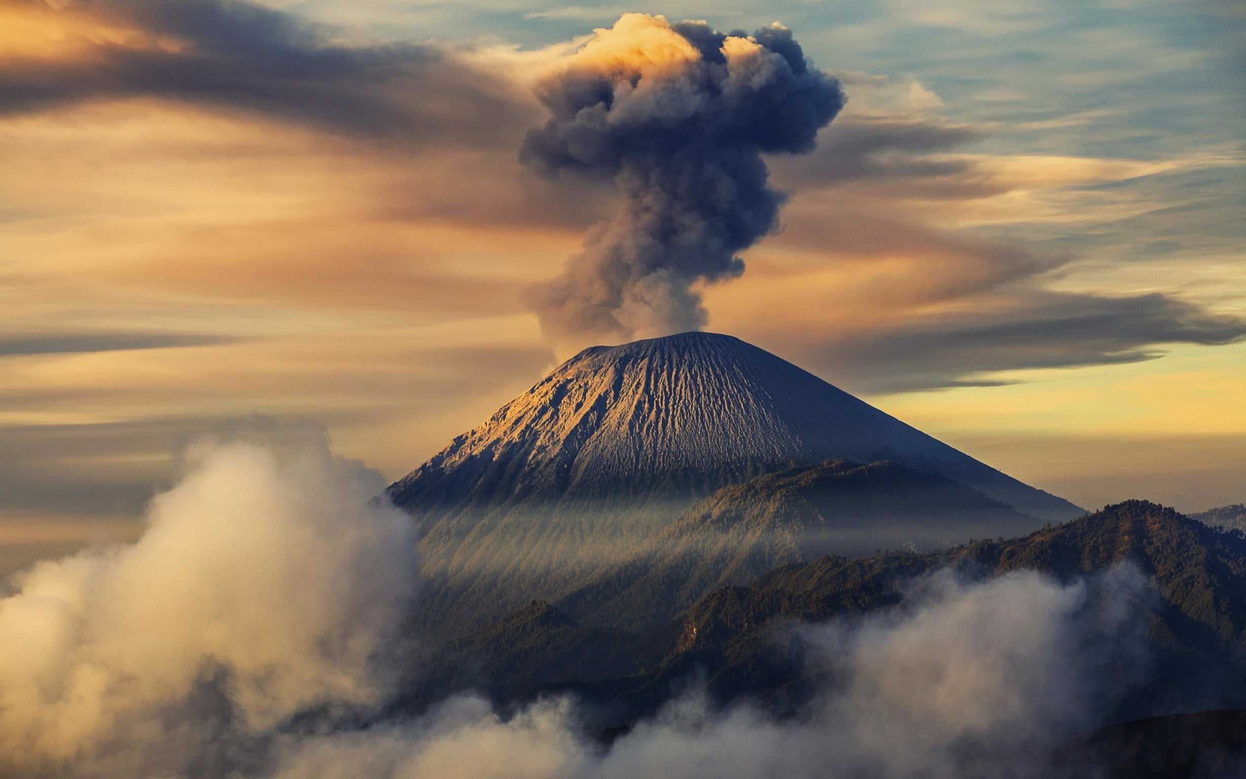 Public Volcano Lecture at St Andrews