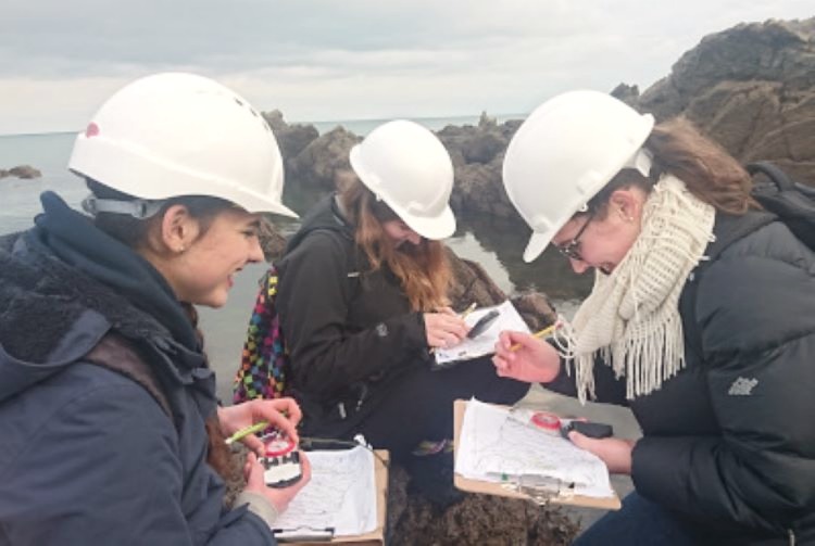 Group of students at the rock and spindle
