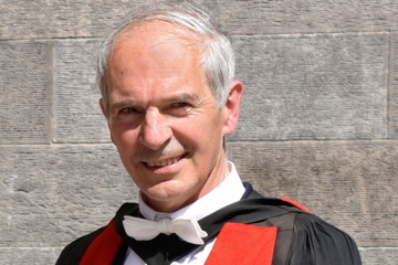 Professor wins prize for work on fractal geometry