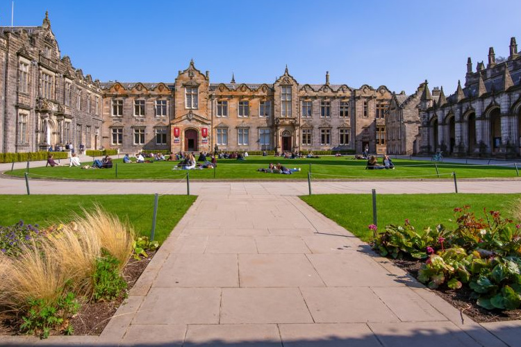 Dr PJ Lennon wins 2022 Gordon Duff prize 