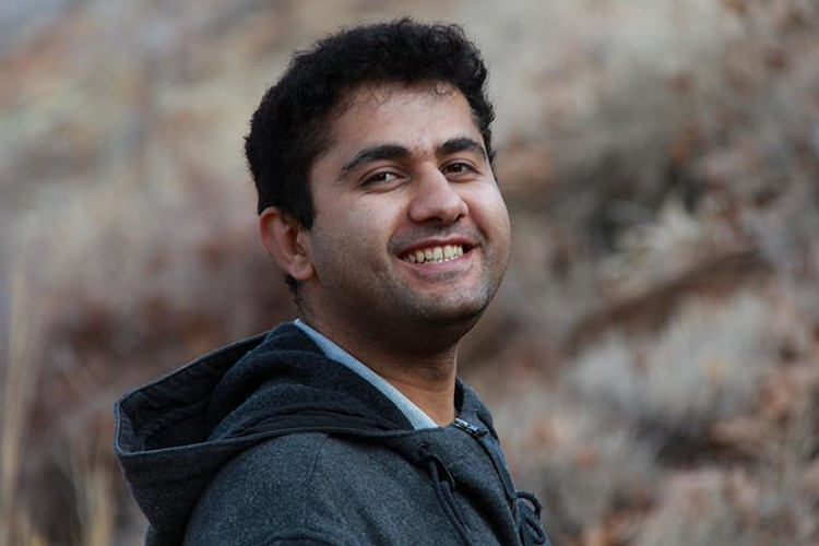 Vahid Davar Galati wins the Jafar and Shokoh Farzaneh prize for best article on Persian literature
